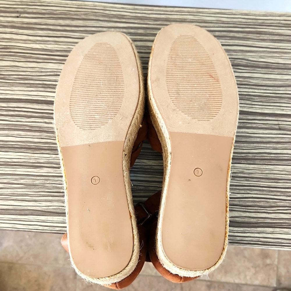 NWOT..Just Fab platform sandals - Picture 5 of 10